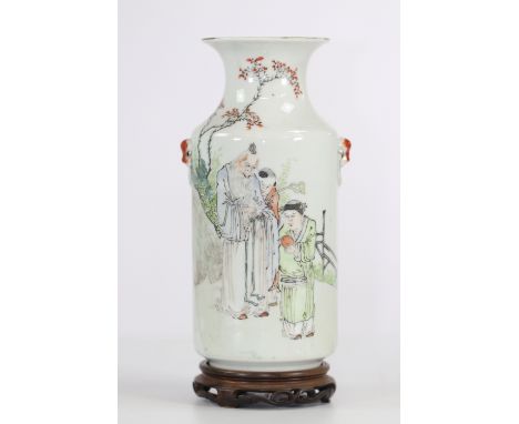 Chinese porcelain vase decorated with characters from the republic periodRegion: CHINASizes: H=260mm D=110mmWeight (K): 0,9kg