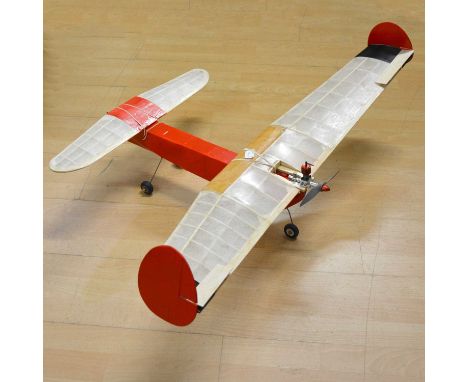 Red and white flying wing model aircraft, wingspan 91cm (36 inches), powered by Canard 049 diesel engine