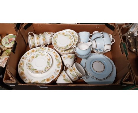 Duchess â€˜Greensleevesâ€™ table wares for 8 people - plates in 24cm and 17cm, cups &amp; saucers and a cake plate (33 pieces