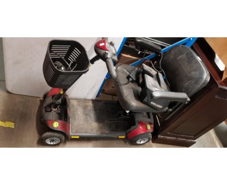 A GO GO Elite Traveller mobility scooter with battery and charger. AS FOUND. UNTESTED. NO IGNITION KEY PRESENT 