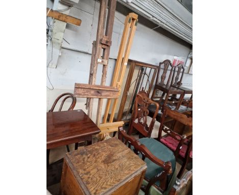 A Windsor &amp; Newton adjustable artist's easel. 