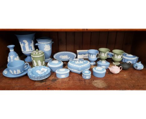 Wedgwood jasper wares - 3 miniature teapots (pink, blue &amp; black), a silver mounted brooch and 24 other items