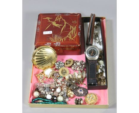 A tray of vintage costume jewellery to include cufflinks, earrings, brooches, lacquered box, etc.