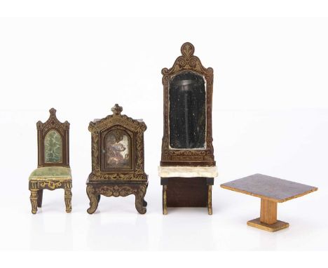 Four pieces of Waltershausen type dolls’ house furniture, dark stained with gilt transfer decoration, a display cabinet —5in.