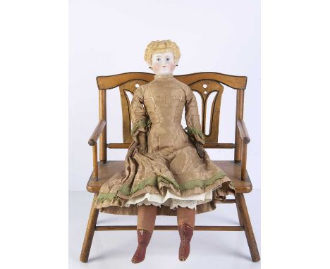 An Alt Beck & Gottschalck bisque shoulder head lady doll impressed 1002,  with blue painted upward glancing eyes, white highl