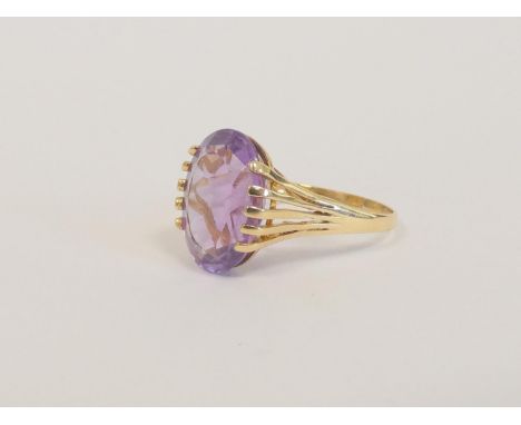 Ring with oval amethyst in 9ct gold, size 'Q½ ' 3.8g 