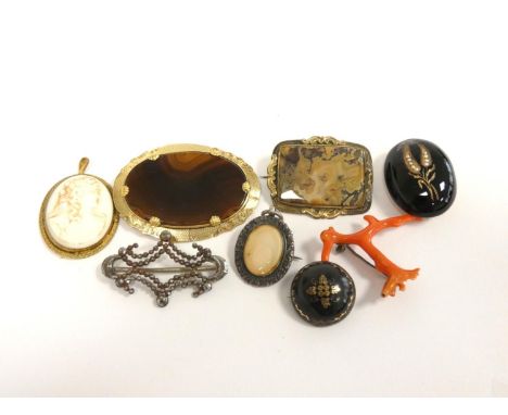 Group of Georgian and later jewellery to include a silver mourning pendant, faceted steel brooch, moss agate brooch, etc.&nbs