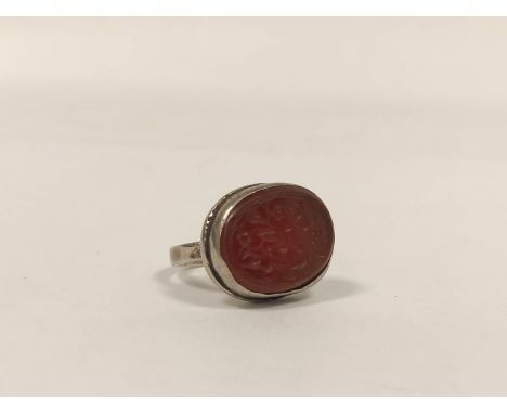 Antique Middle Eastern ring with inscribed carnelian bearing arabic script, in silver, probably 18th/19th century.