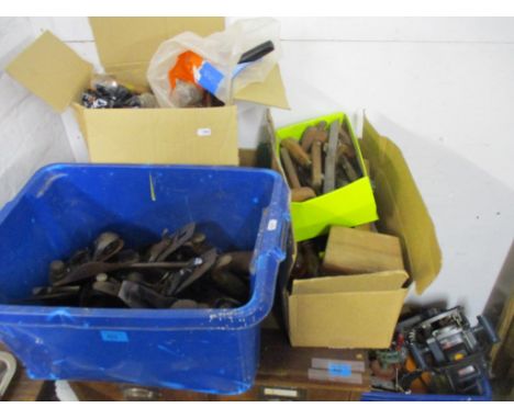 A mixed quantity of woodworking and other tools to include Record and Stanley planes, various G-Clamps, Bosch GOF 900 ACE, fo