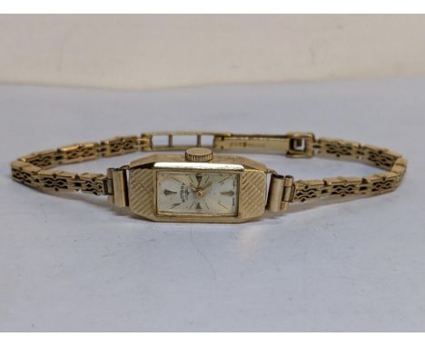 A vintage Rotary 9ct gold ladies wristwatch on a 9ct gold strap, total weight 13.3g 