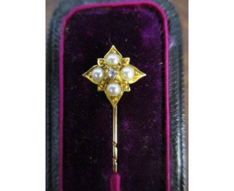 An 18ct yellow gold stick pin, set with central white stone surrounded by split seed pearls, hallmarked to reverse, in origin