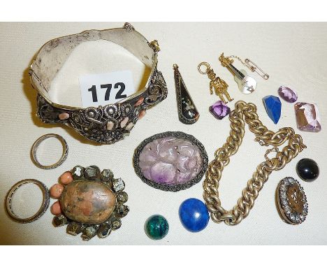Chinese carved stone brooch, a yellow metal chain bracelet, a 9ct gold &amp; silver eternity ring, other gold &amp; silver je