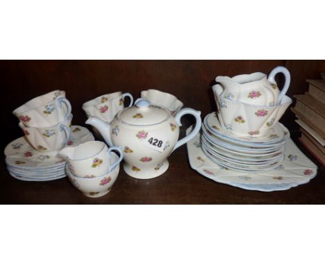 Shelley china teaset with teapot floral pattern, very good condition (29 pieces)