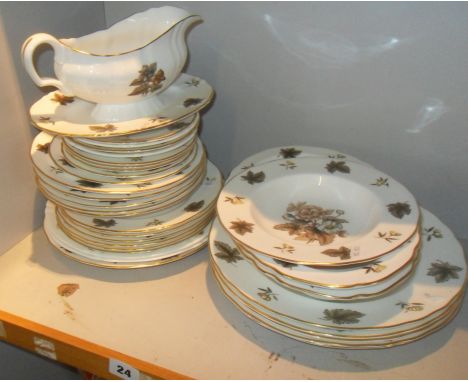 Royal Worcester 'Dorchester' pattern dinnerware