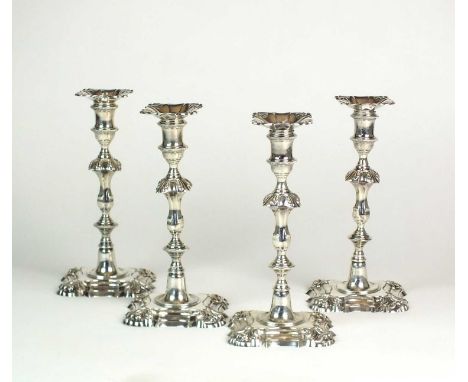 A near set of four cast silver candlesticks, Nayler Brothers, London 1972 and 1982, each with knopped stem, removable nozzle 