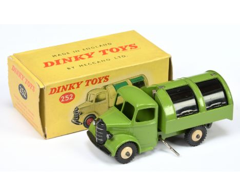 Dinky Toys 252 Bedford Refuse Wagon - Green body, black tinplate opening shutters and rear door, light beige rigid hubs with 