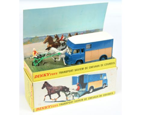 French Dinky Toys 571 Transport Saviem "De Chevaux De Courses" - Blue body and concave hubs, light beige side panels complete