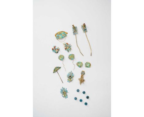 A COLLECTION OF CHINESE KINGFISHER FEATHER AND ENAMEL SMALL ITEMSQING DYNASTYVariously decorated with flowers, vases, charact