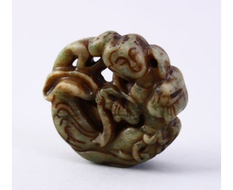 A GOOD CHINESE CARVED JADE ROUNDEL PENDANT OF GUANYIN, the pendant carved to depict guanyin, 5.5cm