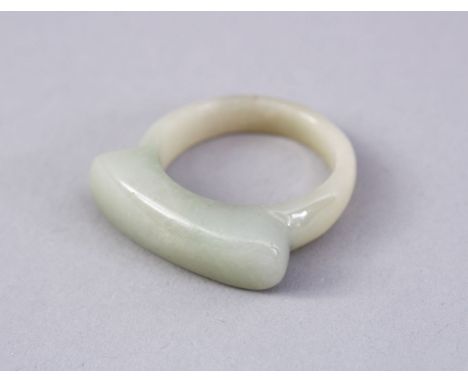 A CHINESE CARVED JADE STIRRUP RING, 2.5cm