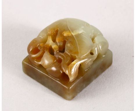 A GOOD 19TH / 20TH CENTURY CHINESE CARVED JADE SEAL WITH FRUTING, the seal carved with calligraphy and the top carved and pie