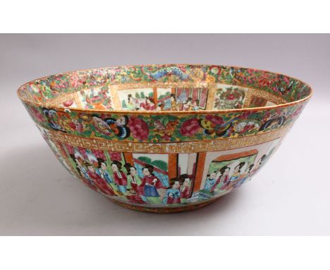 A LARGE AND FINE 19TH CENTURY CHINESE CANTON FAMILLE ROSE PORCELAIN BASIN, the large basin with panel decoration depicting fi