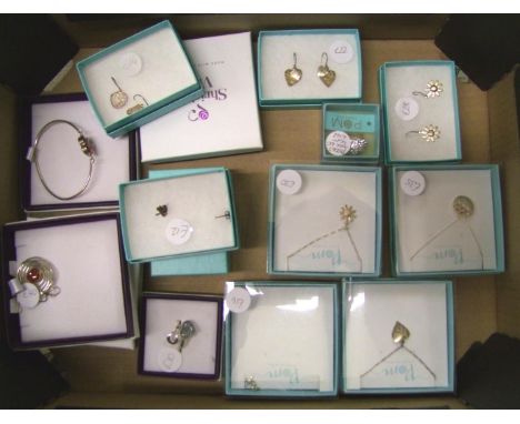 A quantity of boxed sterling silver necklaces and ear rings (15). 