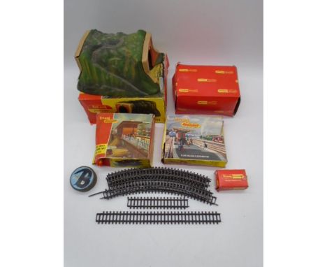 A collection of boxed Tri-ang Hornby OO gauge model railway buildings including Ticket Office Platform Unit Pack (R.582), Isl