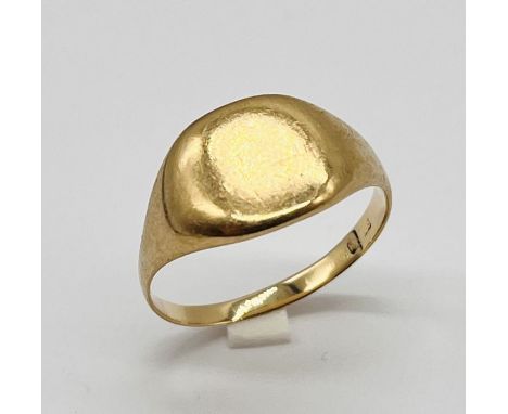 A 9ct gold gentleman's signet ring, weight 5g