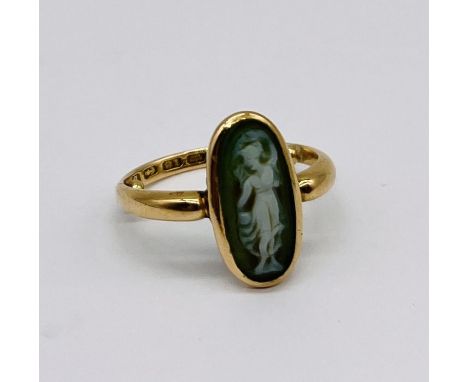 An 18ct gold ring set with a cameo, weight 3.5g