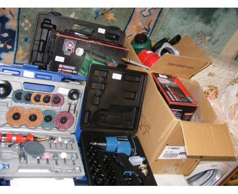 A boxed Parkside air cleaning gun, airbelt, sander kit in case, Workzone windy gun in case, Draper universal valve spring com