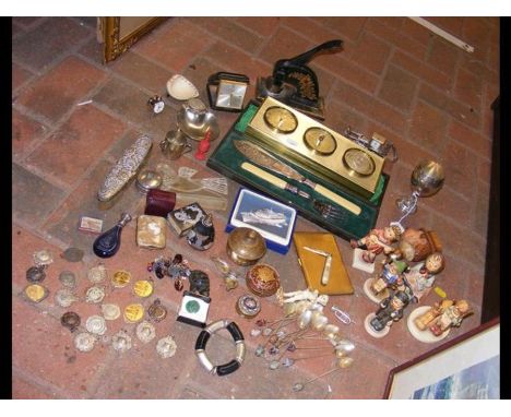 Various collectables including Hummel and other