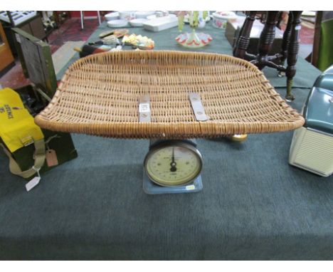 Baby weighing scales