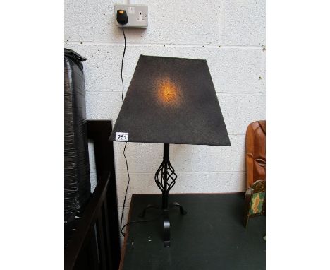 Wrought iron table lamp - Working