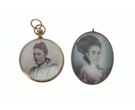 19th century oval gold mounted miniature pendant, inset with a portrait of a young lady, on ivory, 9.9gm, 43mm x 32mm; togeth