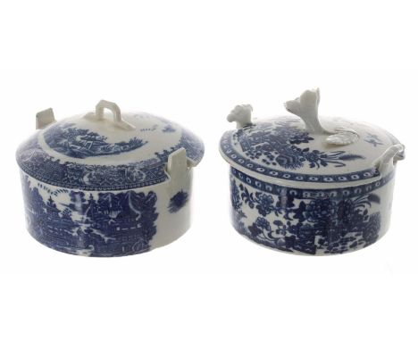 Worcester blue and white 'fence' pattern porcelain butter dish with cover, the cover with a flower moulded finial, with cresc