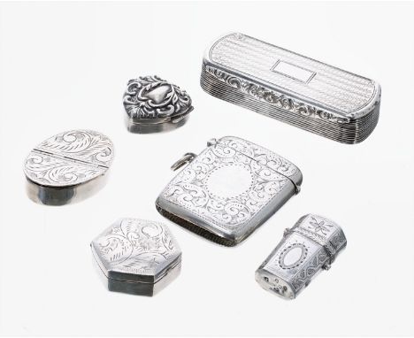 Victorian silver snuff box, maker Neustadt &amp; Barnett, Birmingham, 3" wide; together with three small silver pill boxes, a