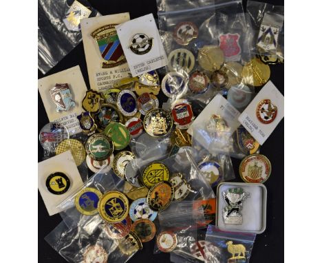 Selection of Football Pin Badges includes a variety of clubs such as Shepshed dynamo FC, Preston NE, Bradford Park Av, Wolver