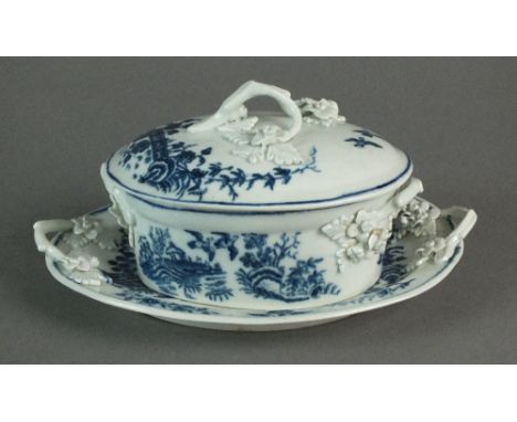 A Caughley oval butter dish, cover and stand transfer-printed in the Fence pattern, circa 1777-80, C mark, stand 19cm wide, d