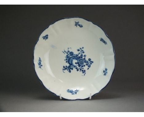 A Caughley dish or large Royal fluted dish transfer-printed with the Sliced Apple pattern, circa 1785, 21.2cm diameter (manuf