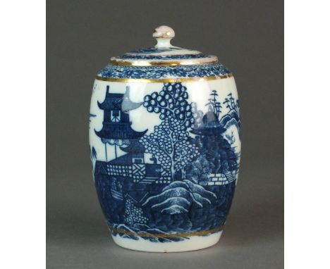 A Caughley tea canister and cover transfer-printed with the Fenced Garden pattern, circa 1786-90, unmarked, 12.4cm highProven