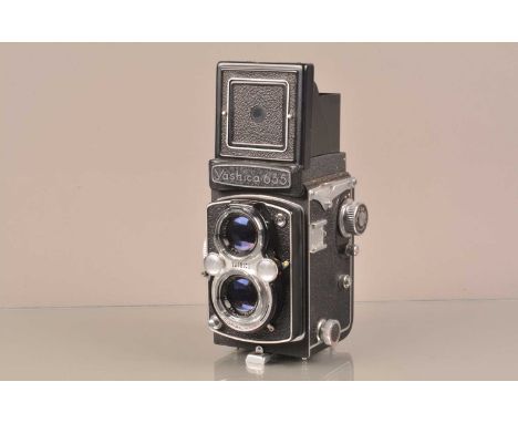 A Yashica 635 TLR Camera, serial no SX 4110739, shutter working, self timer working, body G, light wear, with Yashinon 80mm f