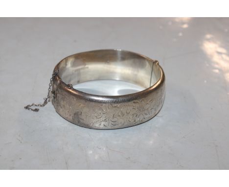 A wide RPH Birmingham silver 1963 bangle 