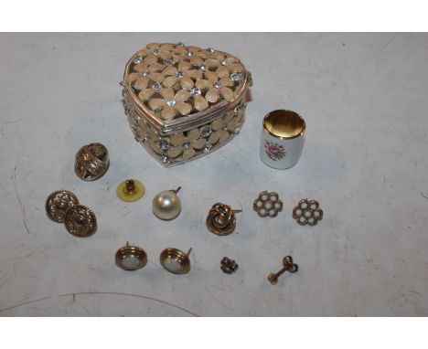 A pair of 9ct gold and opal set ear-rings, 2.5gms; a pair of 9ct gold ear-rings of circular design; various other ear-rings e