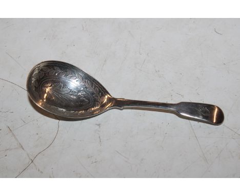 A silver caddy spoon, 13gms