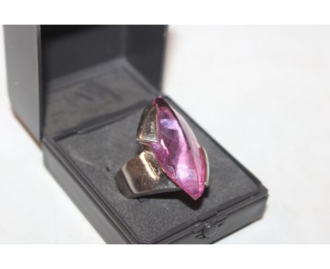 An Italian 925 silver dress ring set with pink stone 