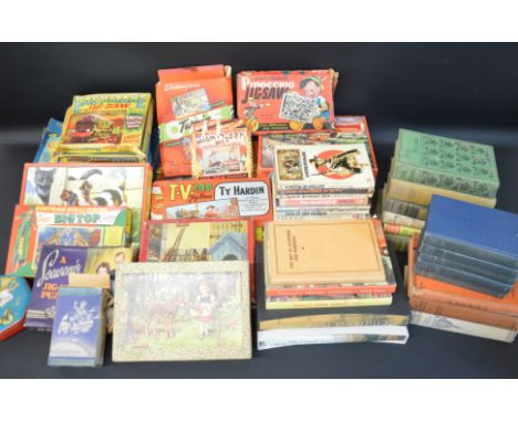 Selection of vintage puzzles including Walt Disney's Pinocchio by Williams Ellis &amp; Co &amp; promotional Creamola and a se