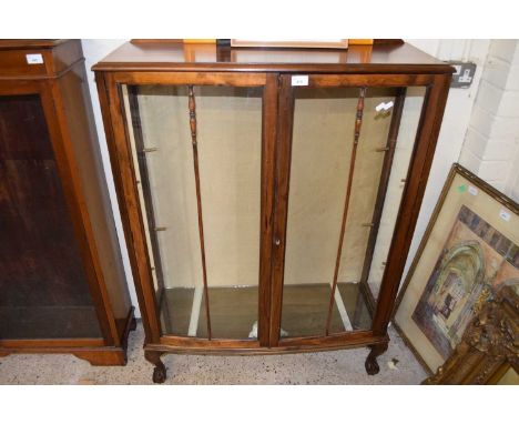 EARLY 20TH CENTURY MAHOGANY BOW FRONT TWO DOOR CHINA DISPLAY CABINET ON BALL AND CLAW FEET, 89CM WIDE