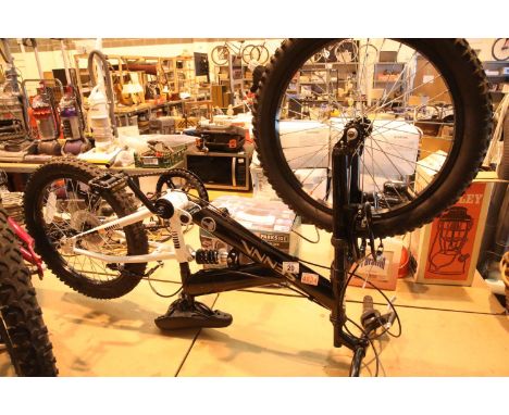 Senna child's 6 speed mountain bike with 18" wheels. Not available for in-house P&P, contact Paul O'Hea at Mailboxes on 01925