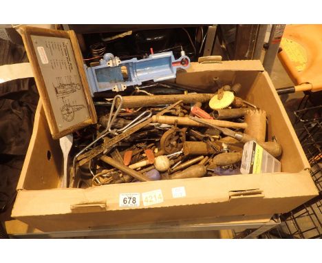 Box of mixed tools. Not available for in-house P&amp;P, contact Paul O'Hea at Mailboxes on 01925 659133 